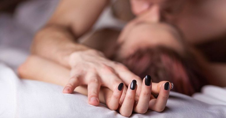 Cách làm tăng khoái cảm ở phụ nữ khiên nàng mê mệt bạn 5 cach dua nang len dinh 2