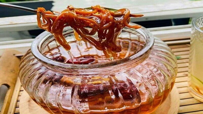 Những cách dùng đông trùng hạ thảo nguyên con tốt nhất sơ chế tại nhà 13 12 tac dung cua dong trung ha thao ngam mat ong8 800x450 1