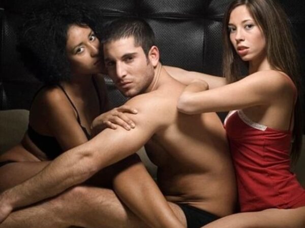 Threesome là gì? Foursome là gì? Chơi some là gì? 6 threesome la moi quan he 3 nguoi