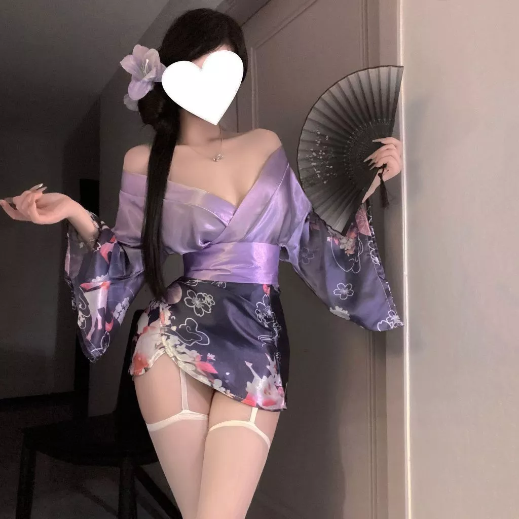Đồ Ngủ Kimono Nhật Bản Xẻ Ngực Gợi Cảm Sang Trọng Cosplay Sexy Áo Choàng Ngủ Lụa Hoa Anh Đào Quyến Rũ - N841 Tím 3 Đồ Ngủ Kimono Nhật Bản Xẻ Ngực Gợi Cảm Sang Trọng Cosplay Sexy Áo Choàng Ngủ Lụa Hoa Anh Đào Quyến Rũ - N841 Tím